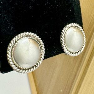 ARTIE YELLOWHORSE Vintage Navajo Sterling Silver Circle Dome Clip-on Earrings 9g